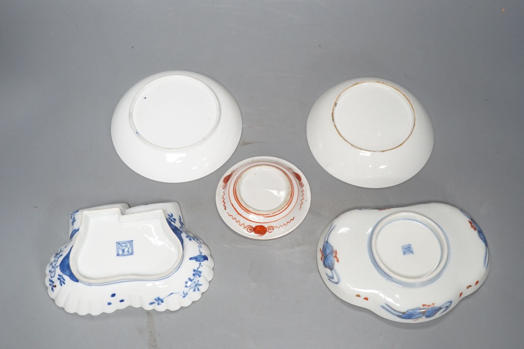 Two Japanese porcelain dishes and three other items (5)